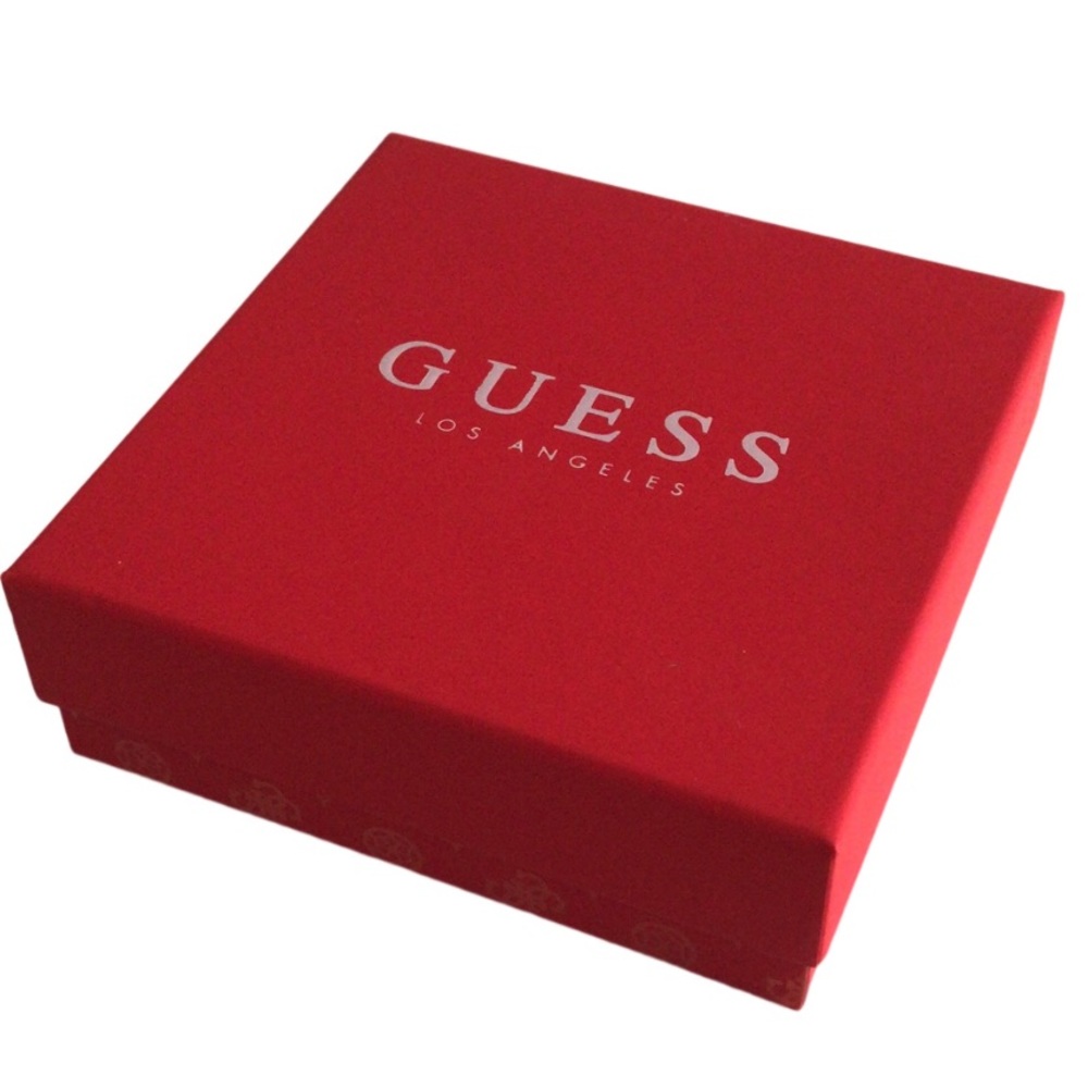 ✨Sold✨Guess Boxed Heart Charm Bracelet & Earring Set New - Picture 4 of 9